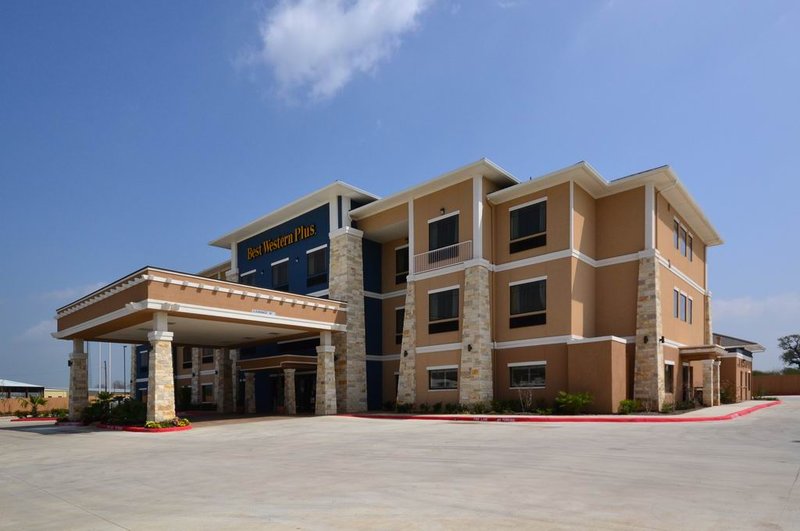 Best Western Plus Lytle Inn & Suites - Lytle Texas