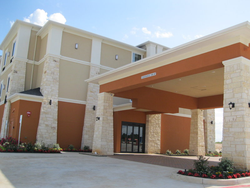 Best Western Plus Longhorn Inn & Suites - Luling Texas